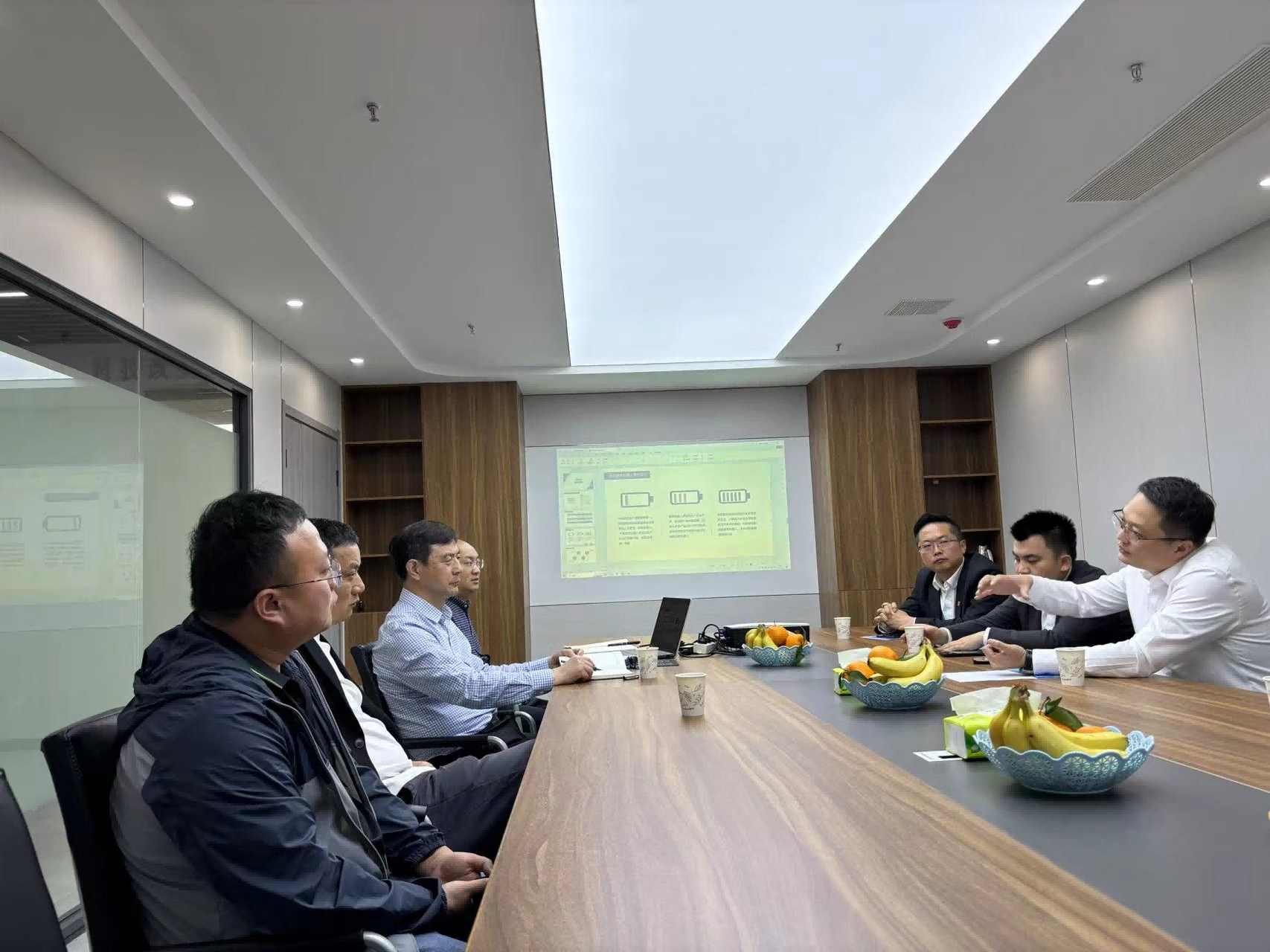 亚士高管来公司考察调研